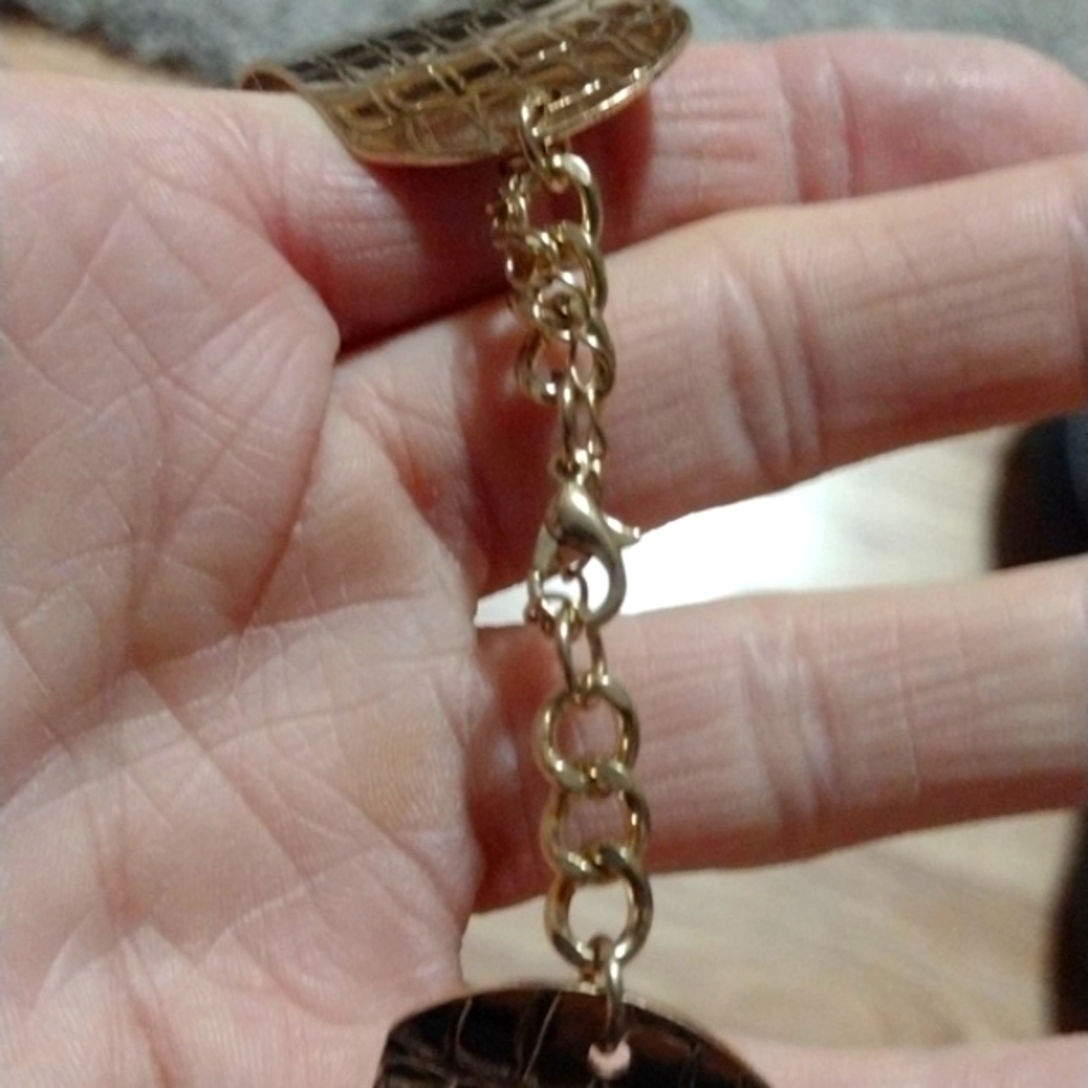 LARGE GOLD-TONE TORQUE HAMMERED-STYLE COLLAR ADJUSTABLE 14- 18.5" NECKLACE - Picture 5 of 11